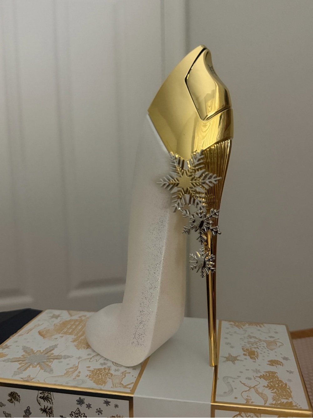 New with DEFECTS Carolina Herrera White and Gold sparkling ice 2.7